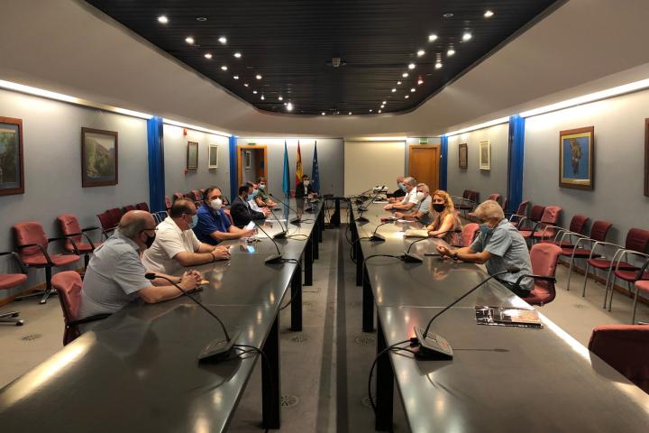 El consejero de Medio Rural y los presidentes de los GDR asturianos analizan la convocatoria LEADER 2020 El consejero de Medio Rural y los presidentes de los GDR asturianos analizan la convocatoria LEADER 2020
